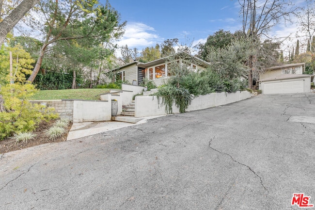 Building Photo - 3935 Kentucky Dr