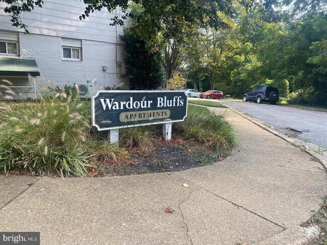 Building Photo - 22 S Monroe Rd