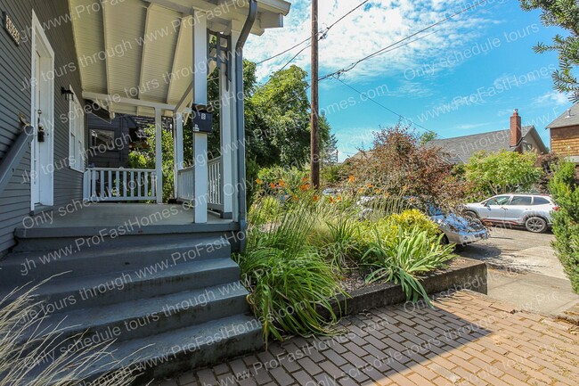 Building Photo - 4626 NE 29th Ave