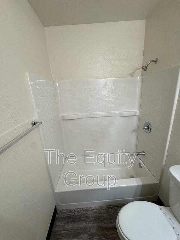 Building Photo - 1402 W Elowin Ave