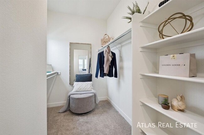 Building Photo - 633 Leland Aly