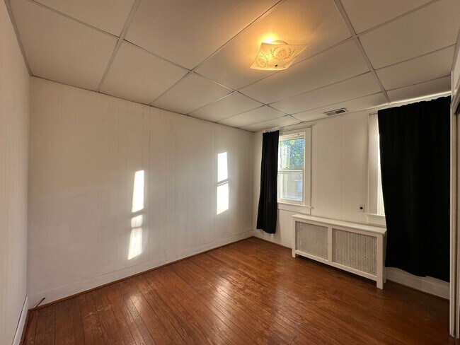 Building Photo - Charming 3 Bedroom/1.5 Bathroom Home in Ha...