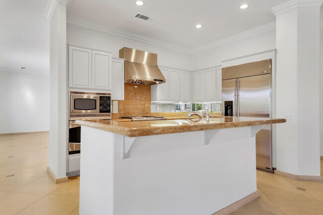 Building Photo - 75975 Gill Ct