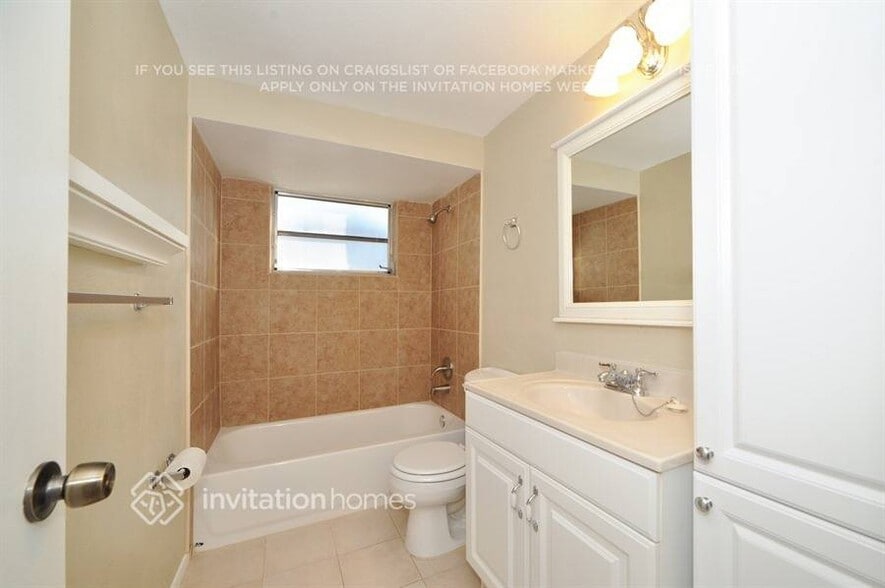 Building Photo - 3910 Glissade Dr