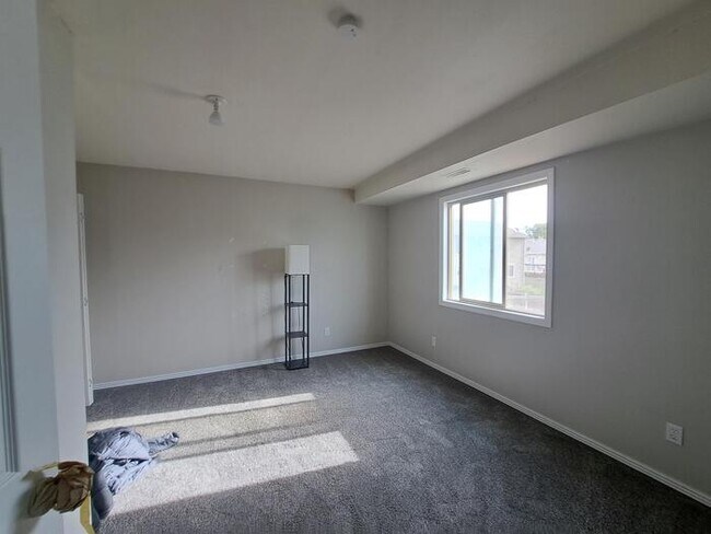 Building Photo - 7398 N Ute Dr