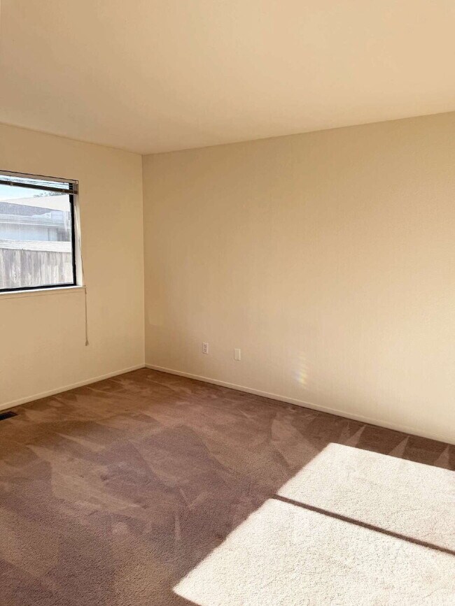 Building Photo - Single-Level Sonoma Living Less Than a Mile from the Historic Plaza
