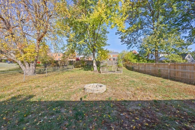 Building Photo - BRIDGETOWN - Adorable spacious 2 bed 1 bath brick ranch.