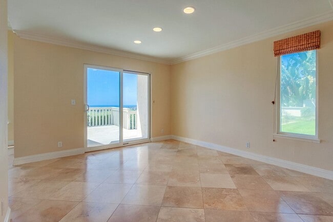 Building Photo - Fantastic ocean views in this spectacular ...