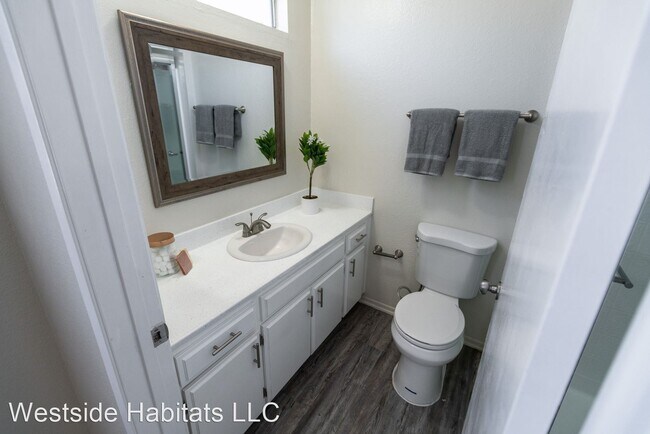 Building Photo - 2 br, 2 bath Room For Rent - 6643 Haskell ...