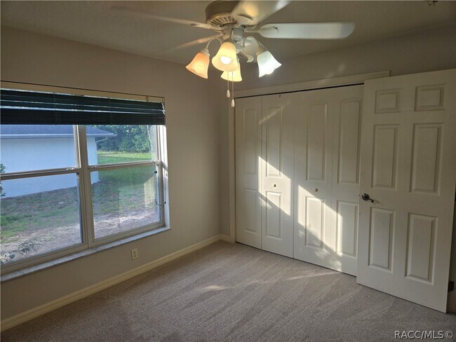 Building Photo - 14 Hollyhock Ct