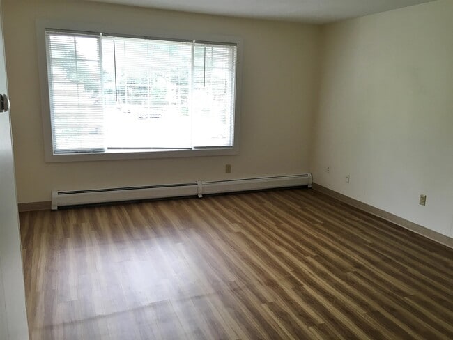 Building Photo - 3861 Brown Ave