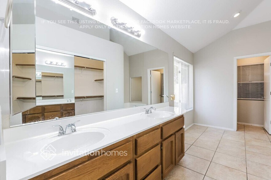 Building Photo - 7037 N 28th Dr
