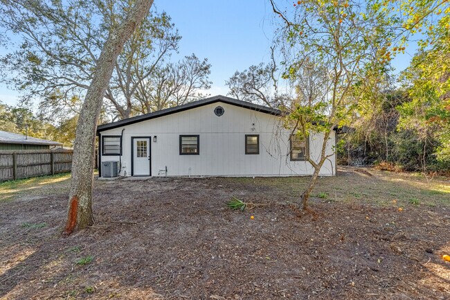 Building Photo - 229 Bonita Rd