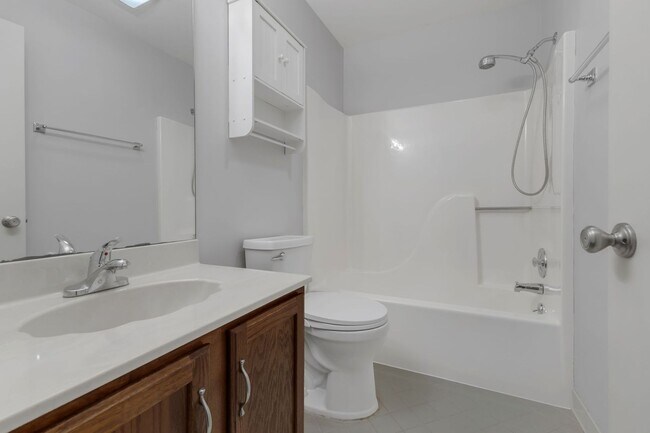 Building Photo - 5535 Thalman Dr