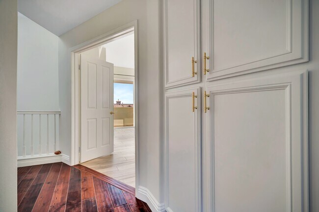 Building Photo - 6463 Zuma View Pl