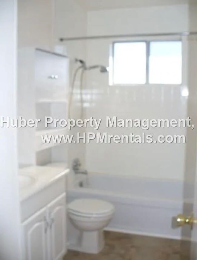 Building Photo - Bright & Spacious 2-Bedroom Condo with Great Amenities
