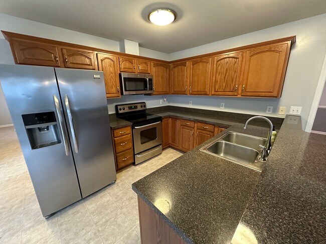 Building Photo - Spacious 4BR/3.5BA Two-Story Home in Queenswood Subdivision