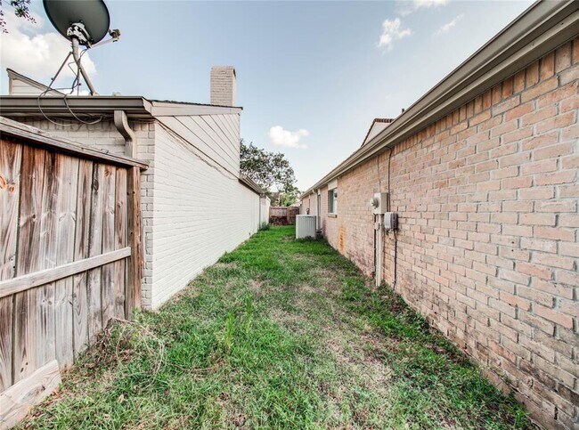 Building Photo - 14226 Woodnook Dr