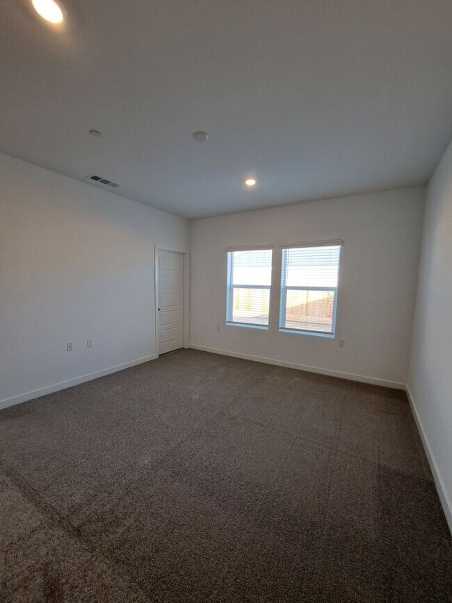 Building Photo - Rent Reduced to $2395 & Move-in Special: $500 Off the 1st Month's Rent! Spacious 3BR/2BA Home wit...