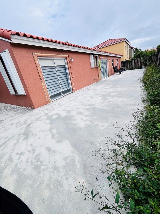 Building Photo - 164 NW 85th Ct