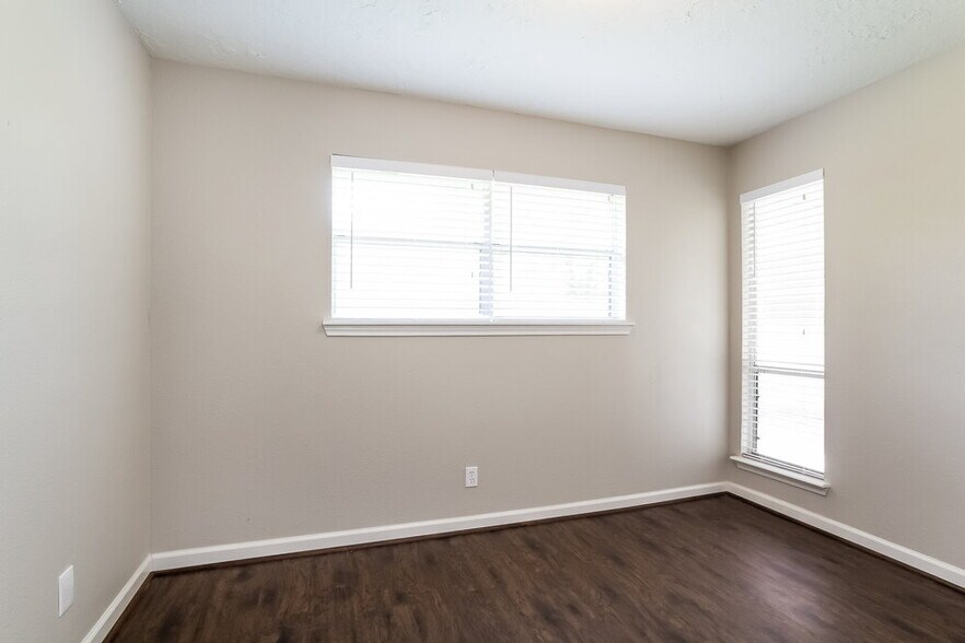 Building Photo - 3206 Teakwood Cir