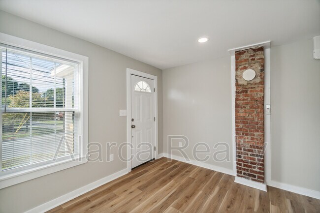 Building Photo - 530 N Church St