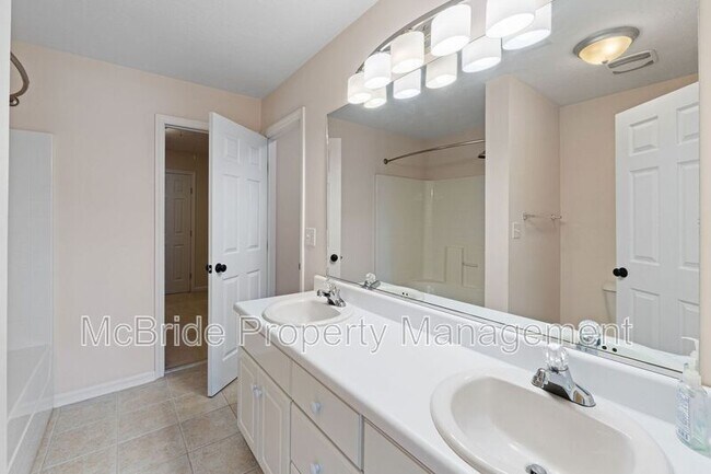 Building Photo - 429 Snead Way