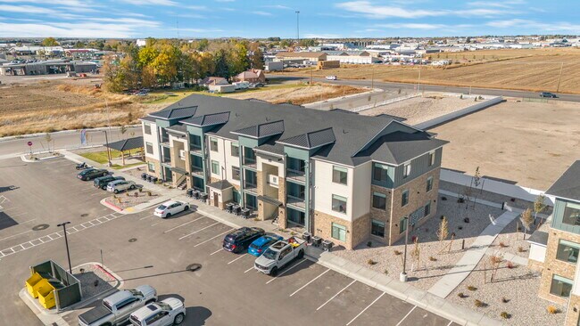 Building Photo - Lincoln Crossing Apartments