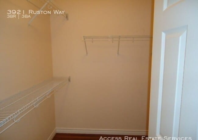 Building Photo - 3921 Ruston Way