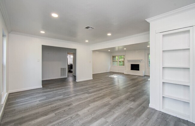 Building Photo - 674 Ravensworth Dr