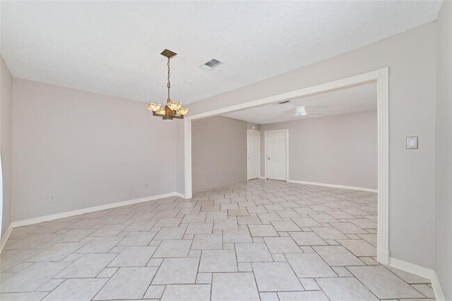 Building Photo - 4118 Donna Lynn Dr