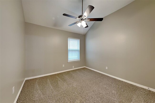 Building Photo - 8227 Sports Haven Dr