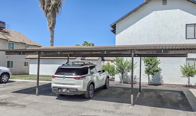 Building Photo - 2704 Villalovos Ct