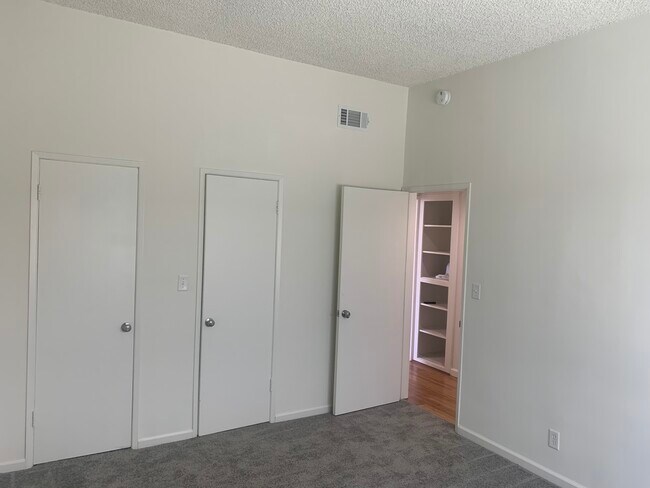 Building Photo - 11685 Gorham Ave