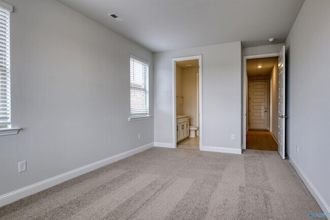 Building Photo - 190 Clift Crk Dr