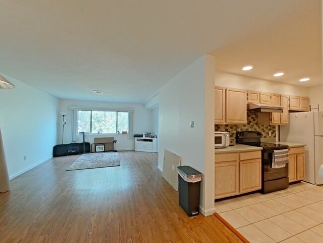 Building Photo - 85 E Squantum St