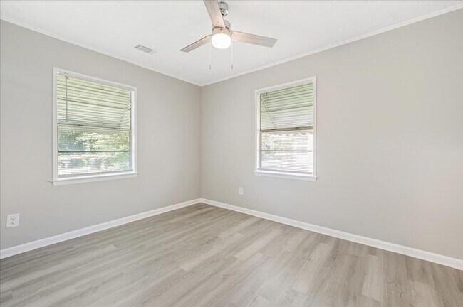Building Photo - Recently Renovated 2-Bedroom Home – 1.5 Mi...