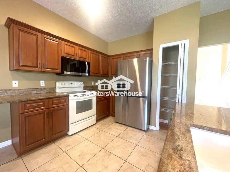 Building Photo - 884 Addison Dr NE