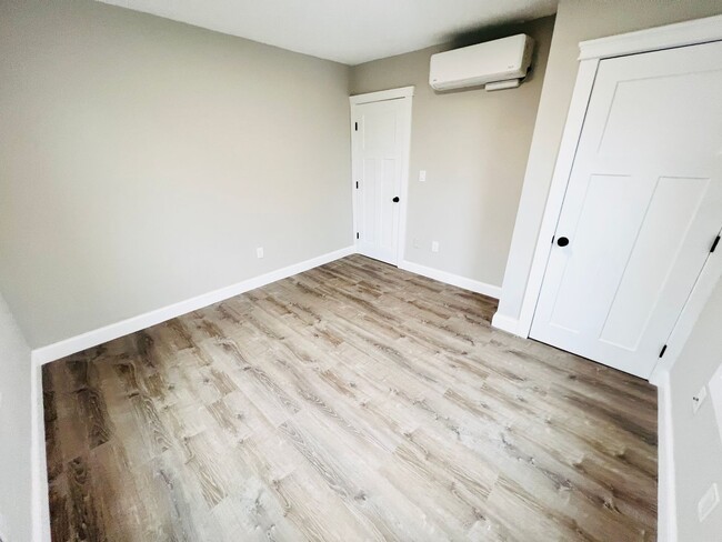 Building Photo - NEWLY RENOVATED PENTHOUSE UNIT WITH PARKIN...