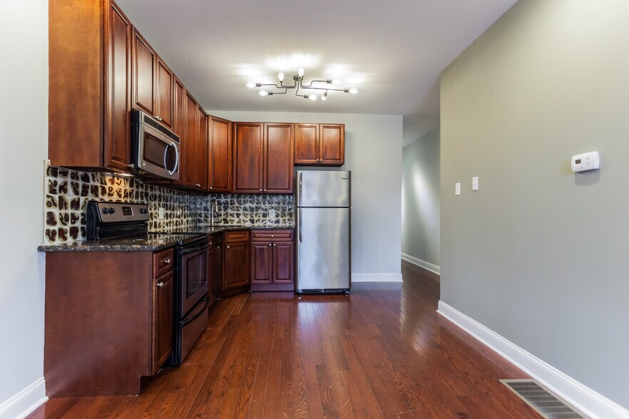 Kitchen - 1818 Federal St