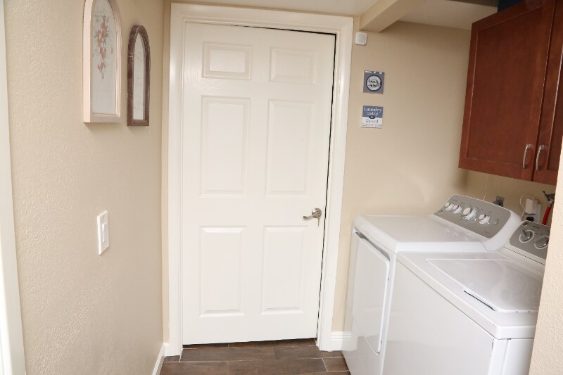 Building Photo - 1265 Kendall Dr