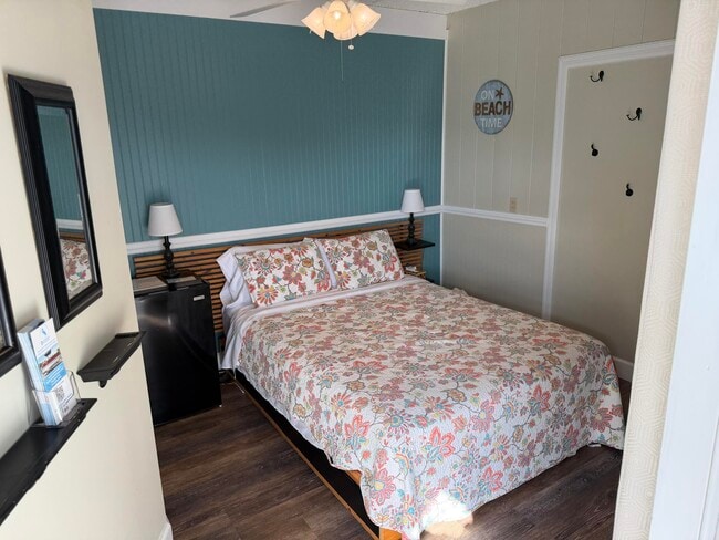 Building Photo - 3350 NE Indian River Dr