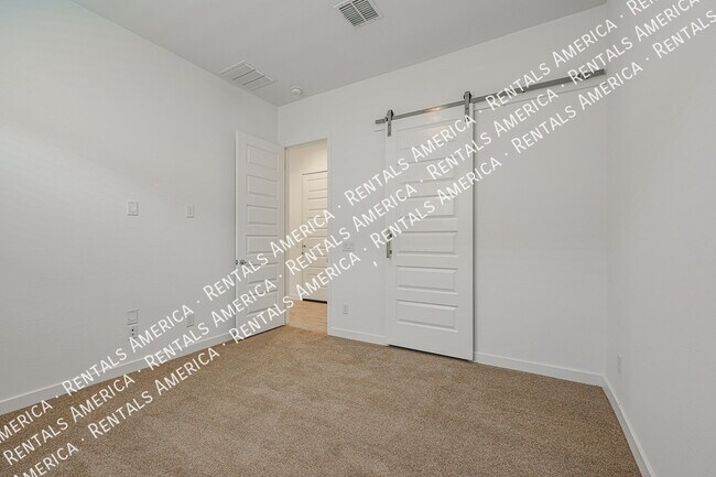 Building Photo - 2631 W Pecan Rd