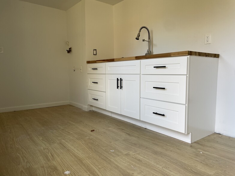 Kitchen - 106 Wyldewood Rd