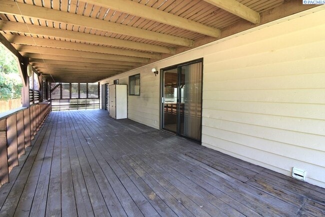 Building Photo - Kennewick 3 Bed/2 Bath Rambler + Bonus Room