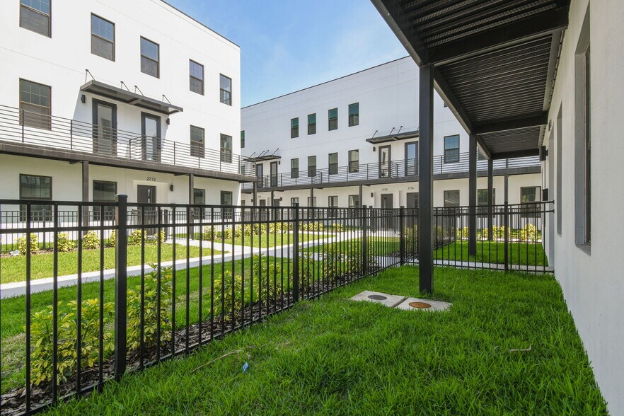 Building Photo - 2758 5th Ave S