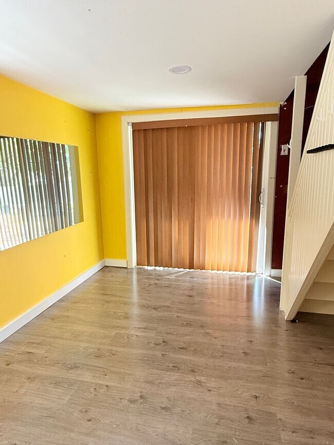 Building Photo - Charming Mid-Century Home in Shoreline
