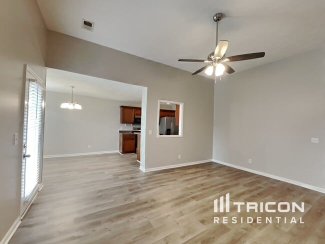 Building Photo - 3508 Oak Creek Dr