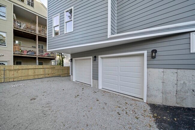 Building Photo - 52 Bellevue St
