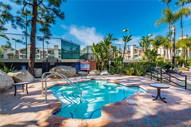 Building Photo - 5565 Canoga Ave